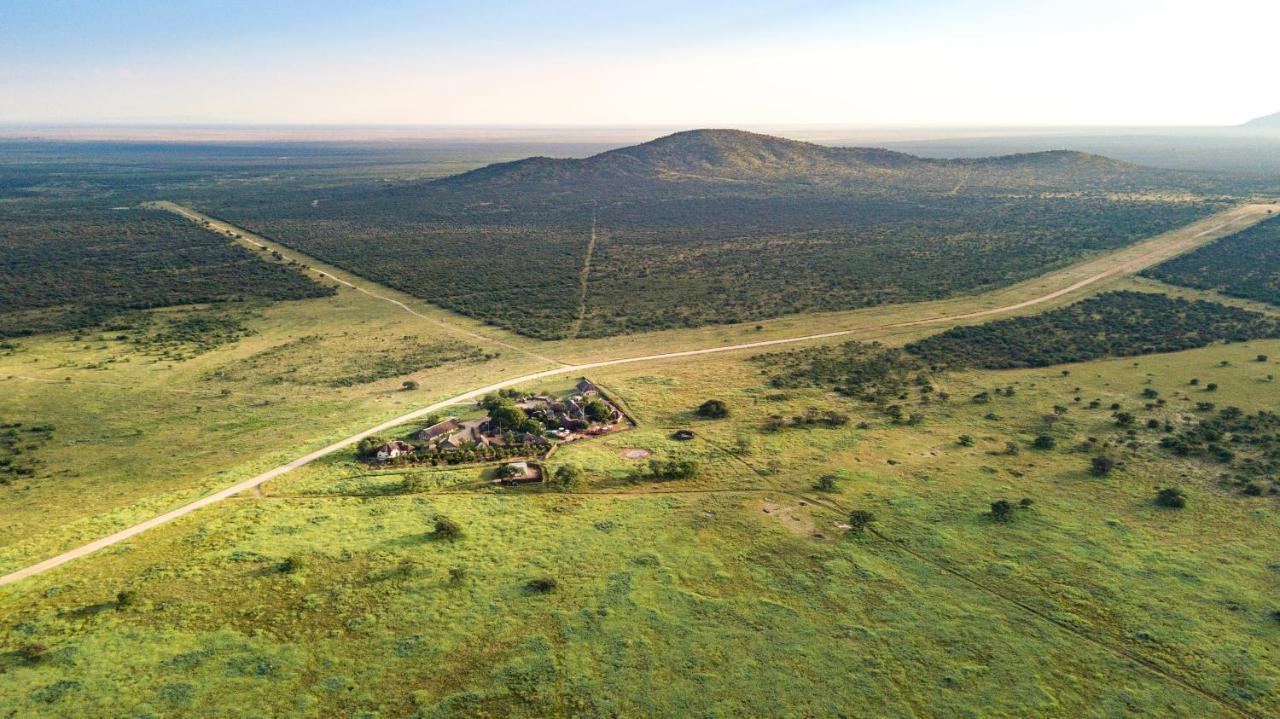 Frans Indongo Lodge Otjiwarongo Exteriör bild