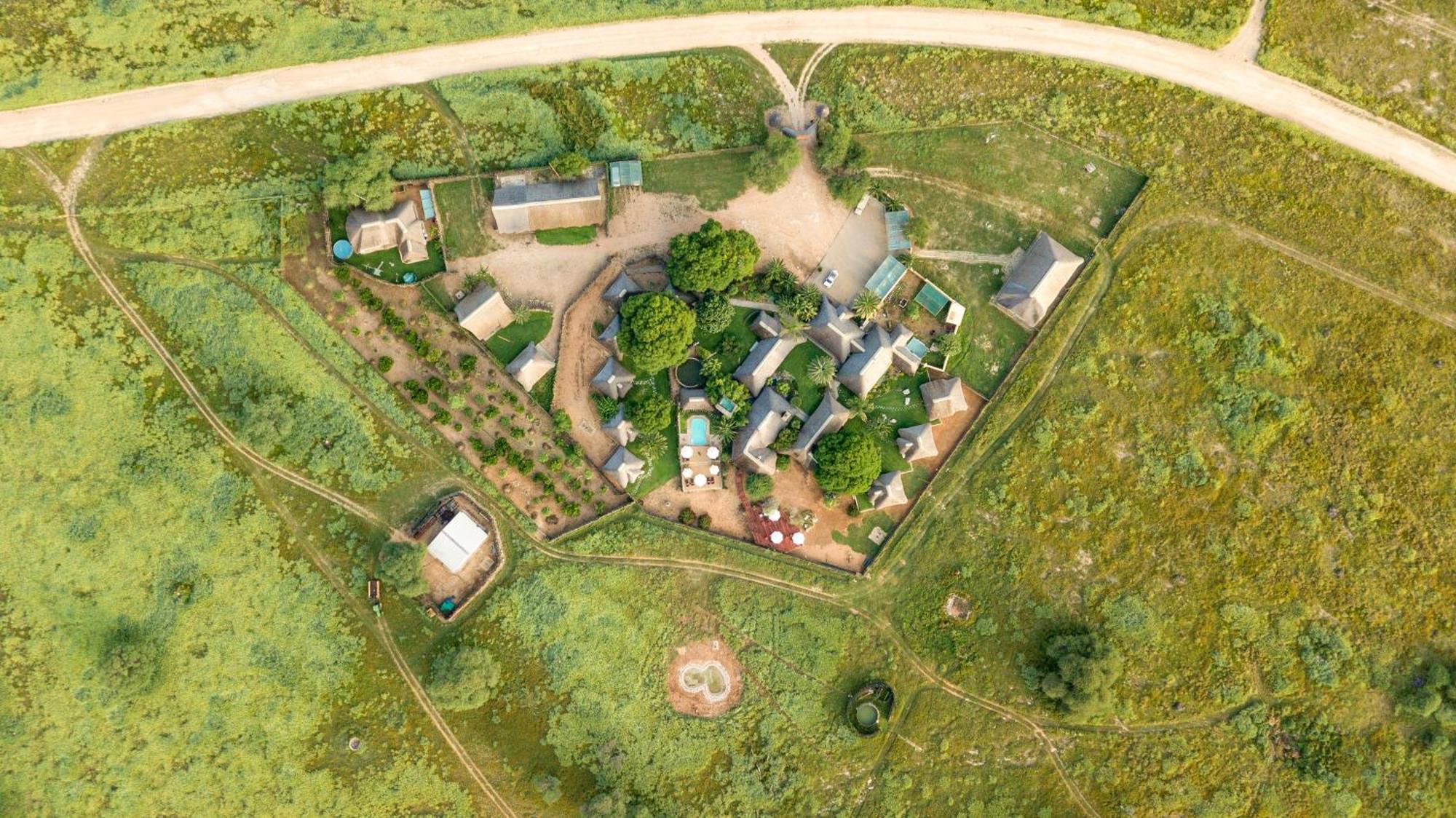 Frans Indongo Lodge Otjiwarongo Exteriör bild